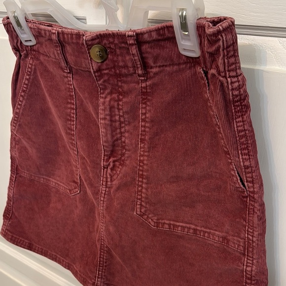American Eagle Outfitters Maroon Corduroy Skirt. Size 4. Stretch - Picture 3 of 7